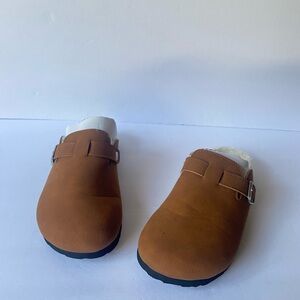 Nicole Miller Faux Fur Brown Clogs Size 2
